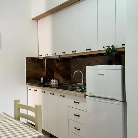 شقة Amel's Comfortable Family Near أوريكوم