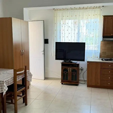 Amel's Comfortable Family Near شقة أوريكوم