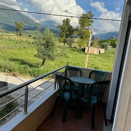 شقة Amel's Comfortable Family Near *