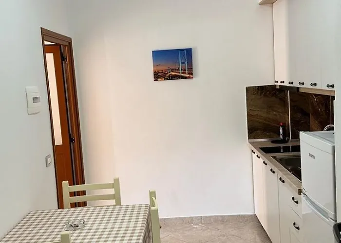 Amel's Comfortable Family Near 公寓