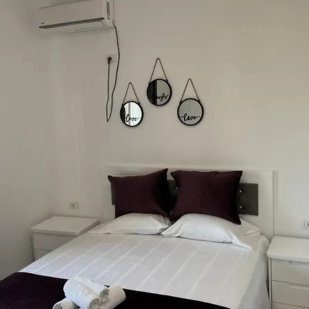 Amel's Comfortable Family Near Апартаменты