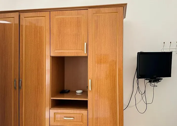 Amel's Comfortable Family Near *