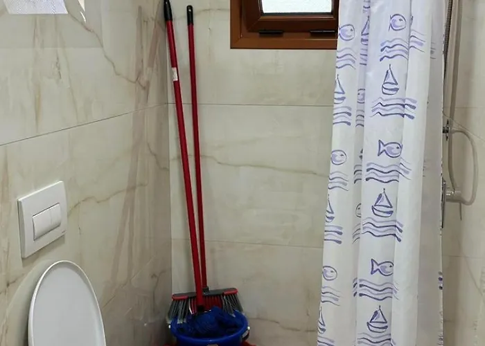 Amel's Comfortable Family Near 오리쿰