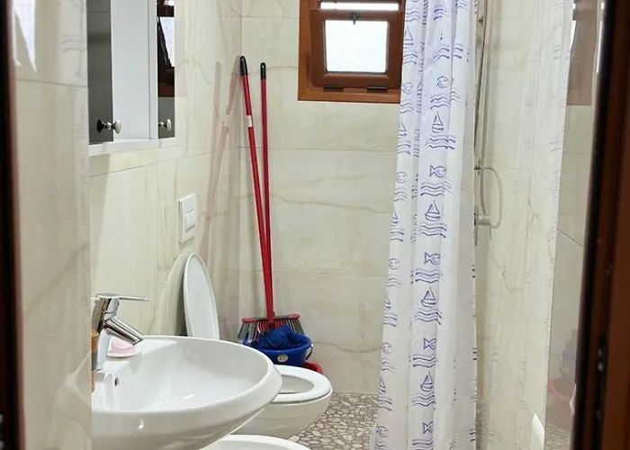 Amel's Comfortable Family Near