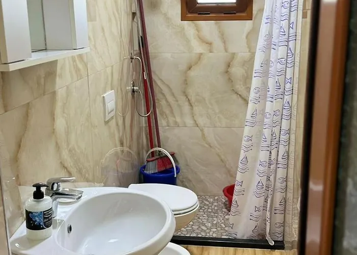 Amel's Comfortable Family Near Bashkia e Orikumit