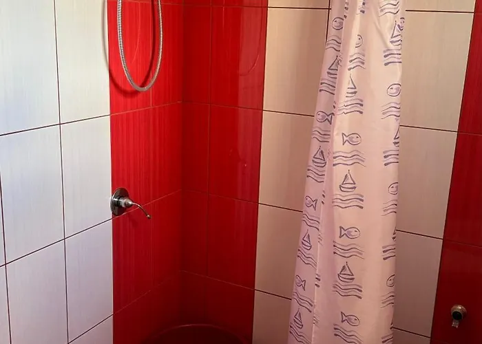 Amel's Comfortable Family Near