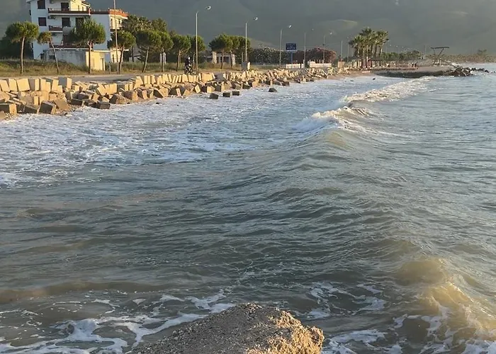 Amel's Comfortable Family Near 아파트 *